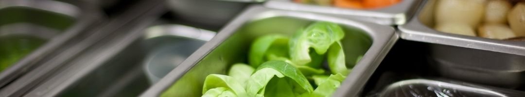 Gastronombehälter mit Salat