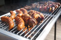 Robuster Holzkohlegrill Patio – Für Gastro und Events, mit doppelten Boden