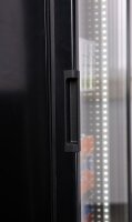 Schwarzer Getränkekühlschrank mit Werbetafel - Umluftkühlung, 385 Liter, schwarz